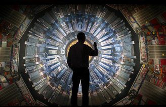 La scoperta del bosone di Higgs negli esperimenti del Large Hadron Collider (LHC) al CERN ha cambiato il modo in cui gli scienziati osservano il Modello Standard della fisica.