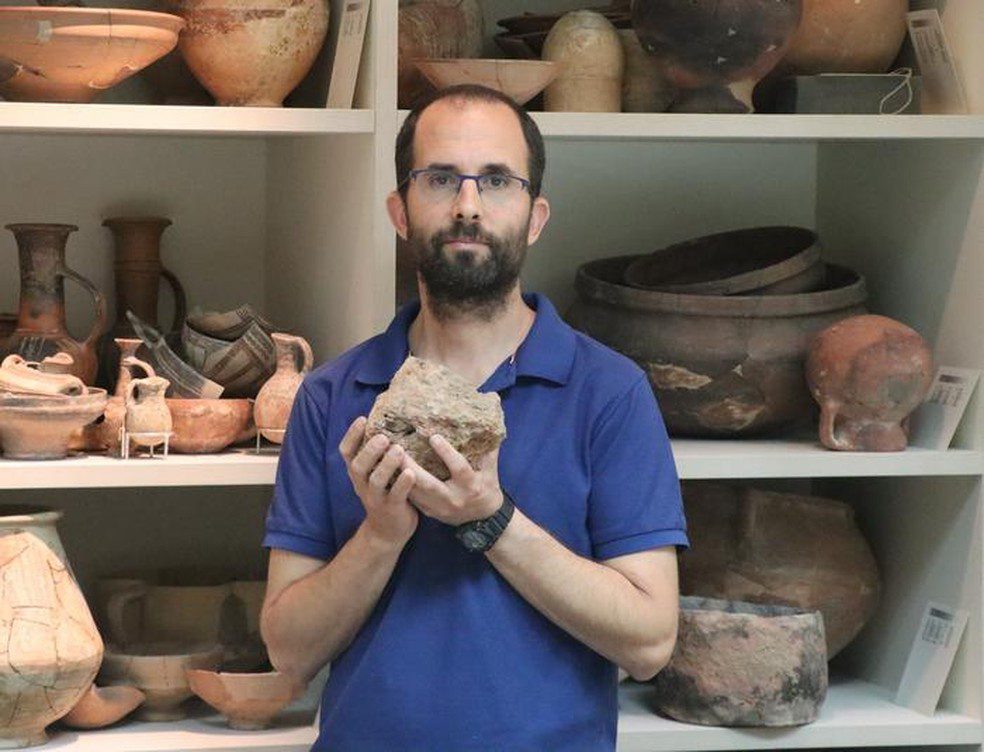 Il leader dello studio Yoav Vaknin, ricercatore presso l'Istituto di Archeologia Sonia e Marco Nadler - Foto: Università di Tel Aviv