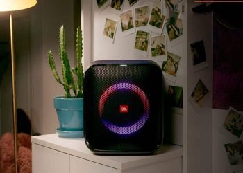 L'altoparlante JBL è in bella mostra in questo momento: è tutto nella tecnologia