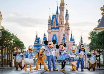 Perché la Disney insiste nel fare lunghe file nei suoi parchi?