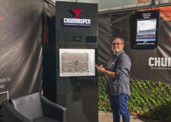 Lo stand Expo Umuarama mette in mostra il barbecue intelligente realizzato a Umuarama