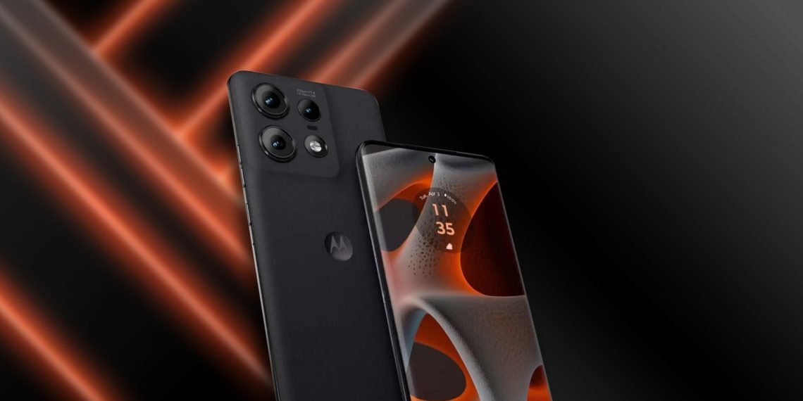 Il Motorola Edge 50 Ultra appare nei video trapelati con uno schermo curvo e resistente all'acqua Il Motorola Edge 50 Ultra appare nei video trapelati con uno schermo curvo e resistente all'acqua