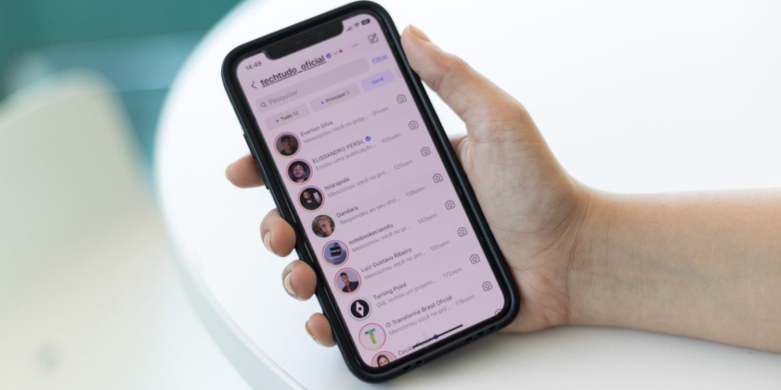 Instagram offuscherà le foto di nudo inviate nei messaggi diretti del social network;  Capisce