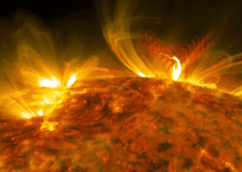 La cometa 12P/Pons-Brooks attraversa un brillamento solare nel video della NASA