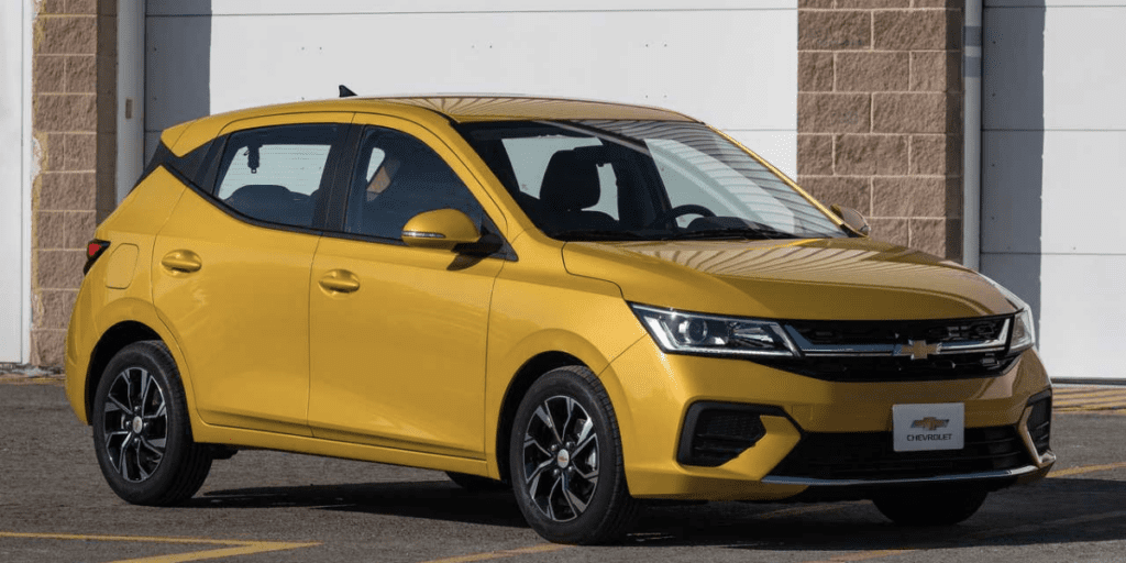 Chevrolet Aveo 2024 Giallo (clone / internet)