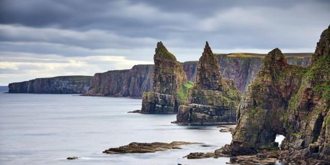 Perché gli scienziati credono che ci siano oceani sui pianeti nani?  Scienze