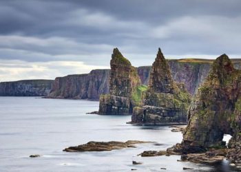 Perché gli scienziati credono che ci siano oceani sui pianeti nani?  Scienze