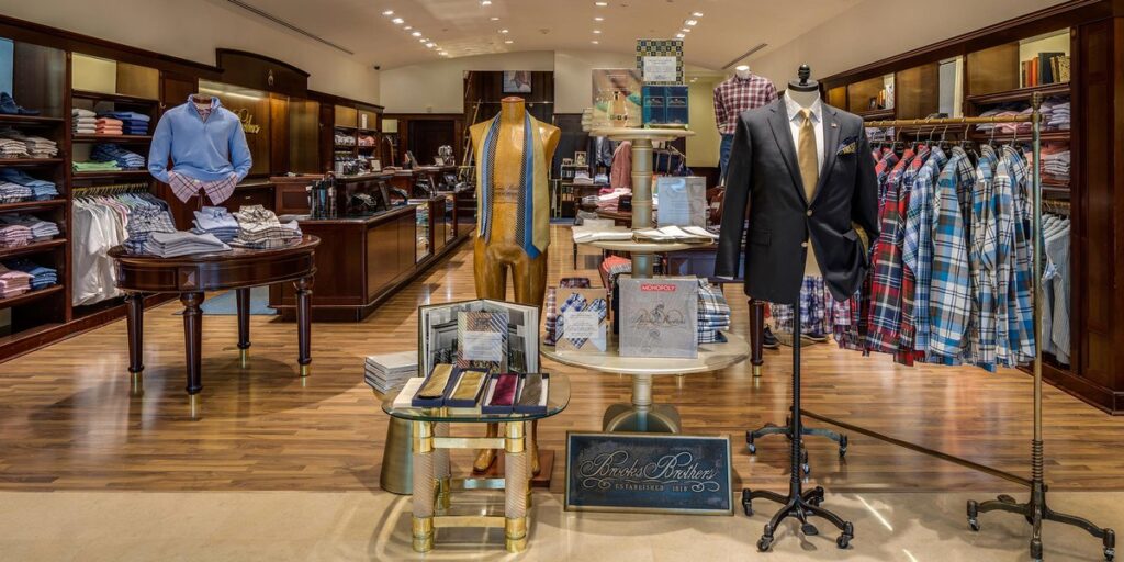 Interno di un negozio Brooks Brothers (Foto: Riproduzione, InforMoney)