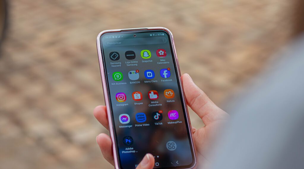 2 applicazioni che nascondono un enorme pericolo per il tuo cellulare 2 applicazioni che nascondono un enorme pericolo per il tuo cellulare