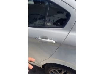 L’autista dell’app riceve una chiamata da una famosa passeggera e le mostra come dovrebbe rispondere