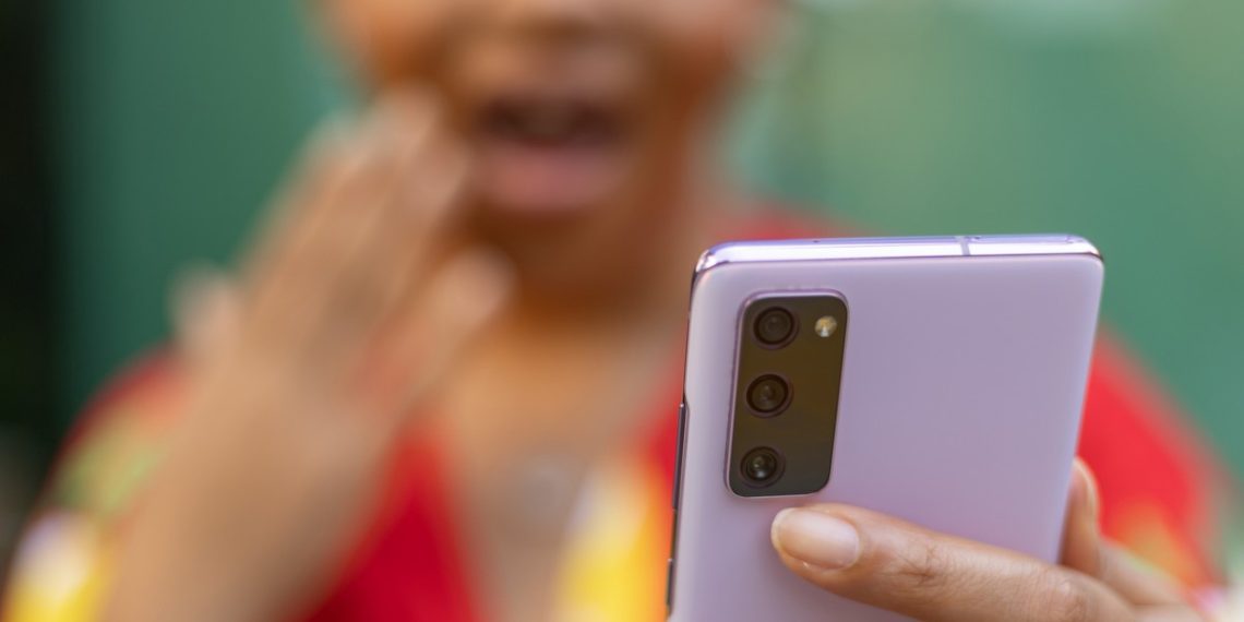 Il caricabatterie da 320 W promette di caricare i telefoni cellulari in soli 5 minuti; Conosci