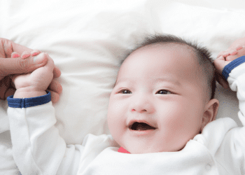 Un padre dà a suo figlio un nome insolito e la reazione della madre diventa virale