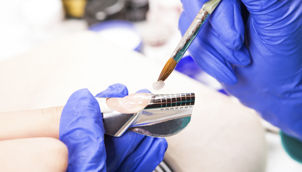 Adesione Perfetta: Come Ottimizzare l’Uso della Colla per Unghie Acriliche Adesione Perfetta: Come Ottimizzare l’Uso della Colla per Unghie Acriliche