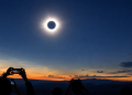 Novanta secondi di buio: l’eclissi totale di Sole del 12 agosto, dove sarà visibile e come osservarla in sicurezza Novanta secondi di buio: l’eclissi totale di Sole del 12 agosto, dove sarà visibile e come osservarla in sicurezza